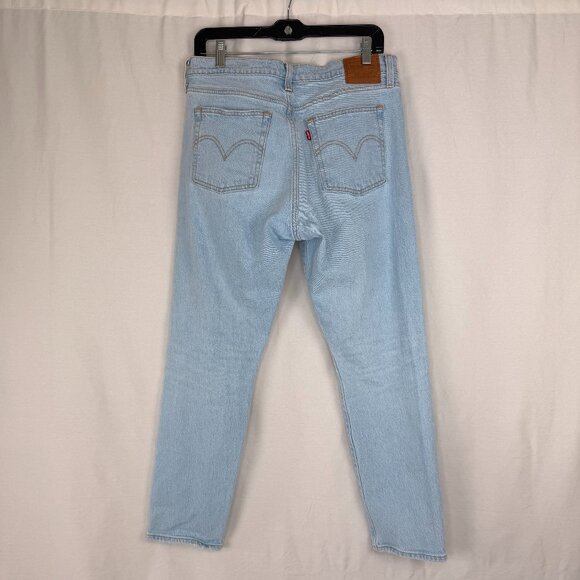Levi Strauss & Co. Women's Wedgie style Light Wash Tapered Ankle Denim | Size 31 - Picture 3 of 8
